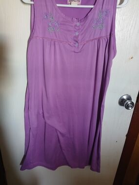 Lilac Sleeveless Nightgown - Comfortable Women's Sleepwear